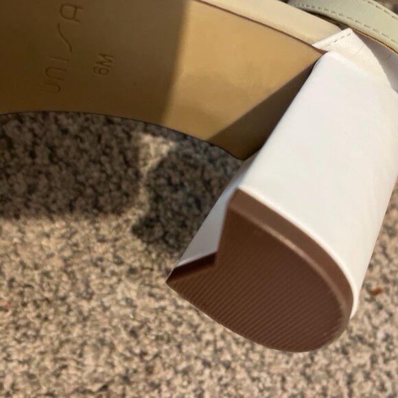 UNISA Tan & White Heel Sandals SZ 6M - Picture 3 of 4